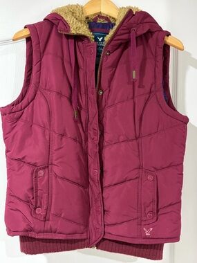American Eagle Outfitters Women’s Burgundy Quilted Hooded Puffer Vest